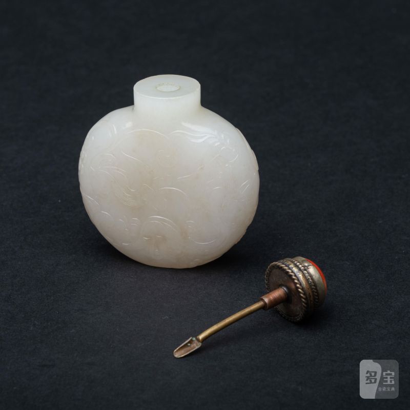    清 螭龍紋白玉鼻煙壺 - 图5
